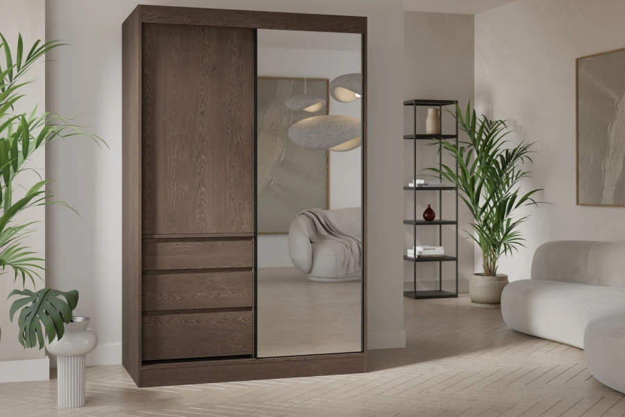 Dunkelbrauner Kleiderschrank mit Schiebetür, Spiegel und 3 Schubladen im Wohnzimmer.