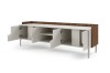 Geöffnetes TV-Sideboard mit viel Stauraum, vier Türen und Einlegeboden.