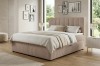 Modernes Schlafzimmer-Ambiente mit dem beigen Cord-Boxspringbett Victor.