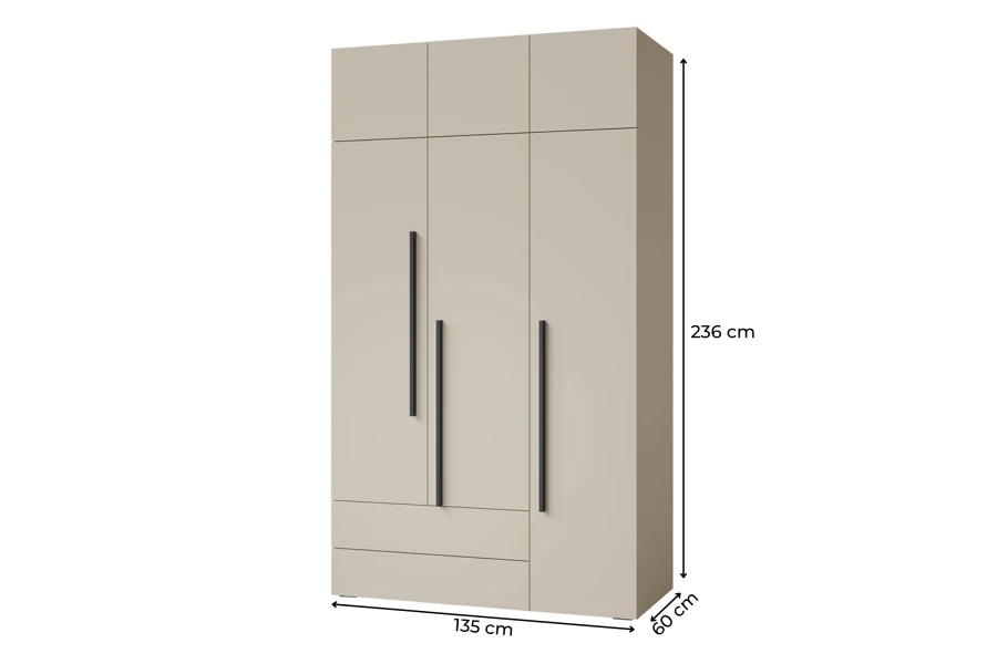 Abmessungen des beigen Kleiderschranks: 135 cm Breite, 236 cm Höhe und 60 cm Tiefe.