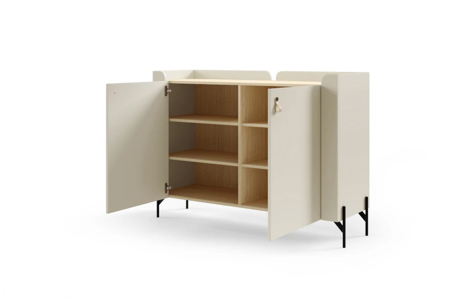 Geöffnete beige Kommode zeigt Innenfächer aus hellem Eichenholz.