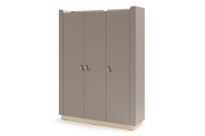 Dreitüriger Kleiderschrank in Taupe mit Ledergriffen und Holzsockel - Sovi Kollektion