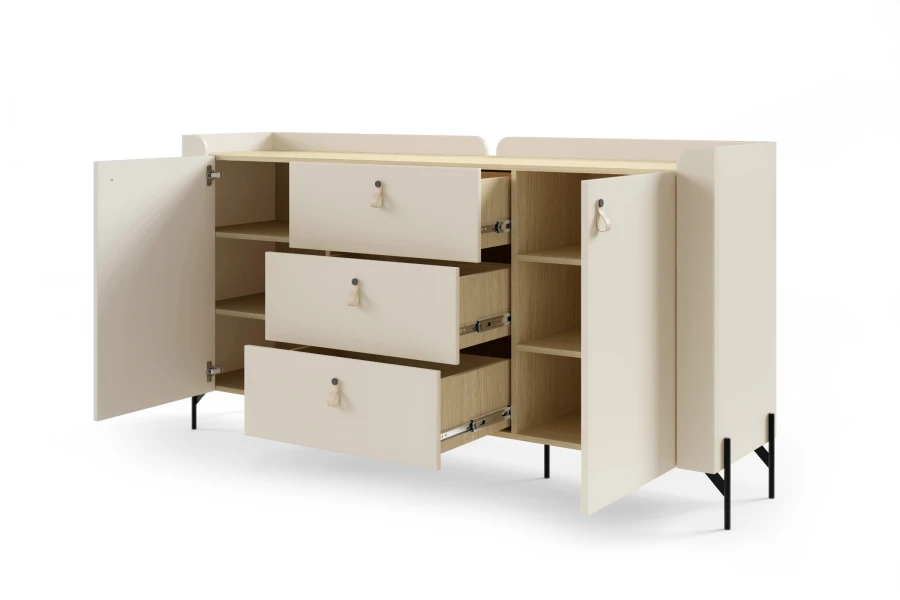 Geöffnetes Sideboard in Beige zeigt Stauraum mit Fachböden und drei ausgezogenen Schubladen.