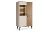 Elegantes Highboard Aura in Beige und Eiche-Optik mit stimmungsvollem Licht.