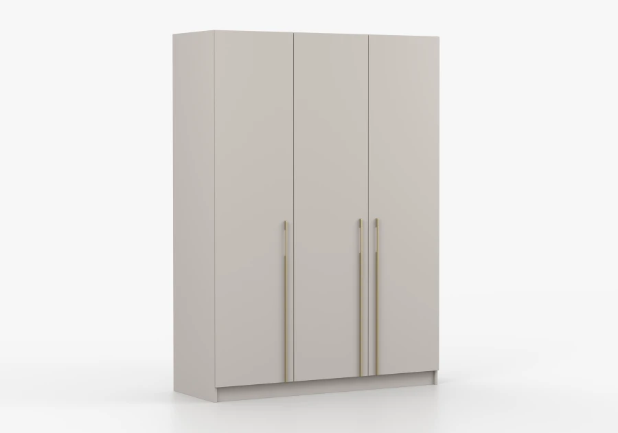 Dreitüriger Kleiderschrank in Beige mit langen goldenen Griffen, minimalistisches Design.