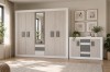 Modernes Wohnzimmer-Set bestehend aus Schrank und Sideboard in hellem Dekor vor einer Wand mit Bildern.