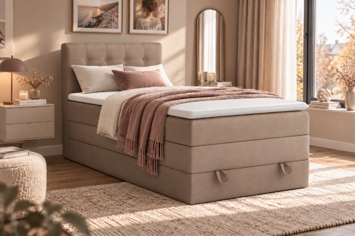 Gemütliches beiges Boxspringbett mit integriertem Bettkasten.