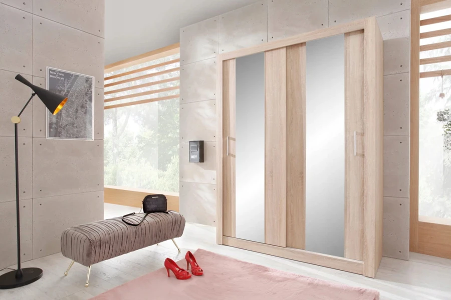 Moderner Schiebetürenschrank in Eichenoptik mit Spiegeln für das Schlafzimmer.