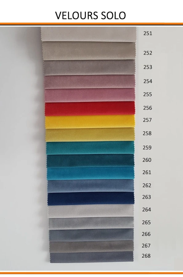 Velours Solo Stoffmuster in verschiedenen Farben wie Grau, Rot und Blau für Polstermöbel.